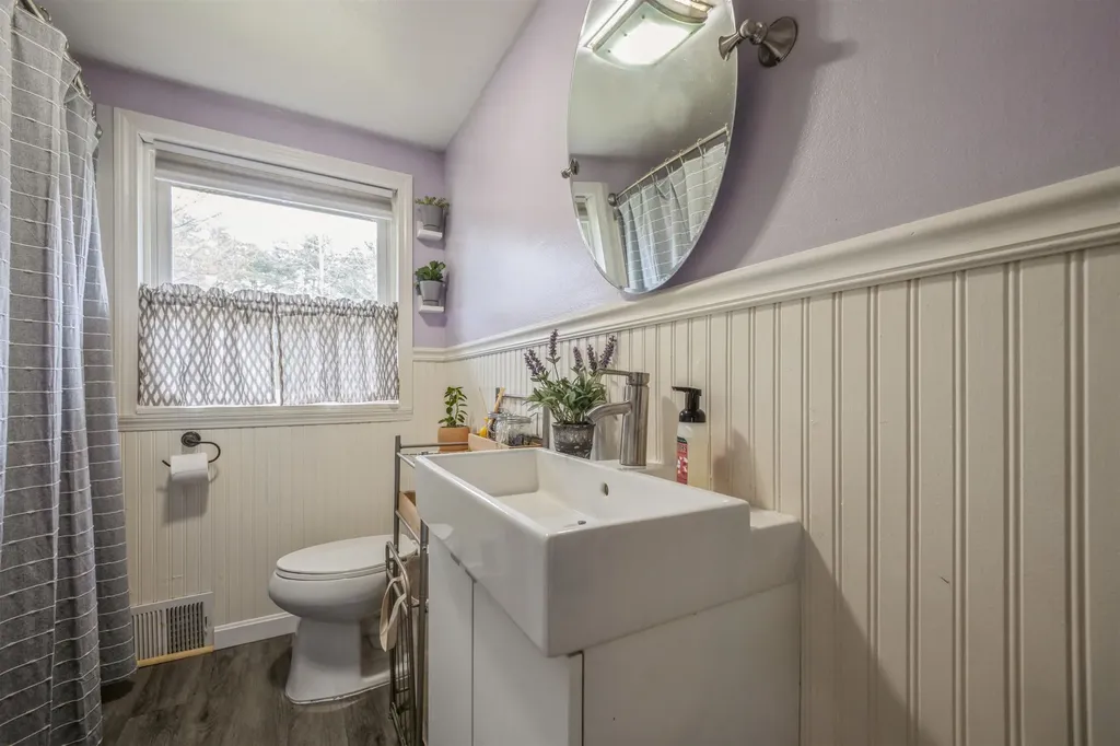 27 Langs Lane Newmarket NH 03857