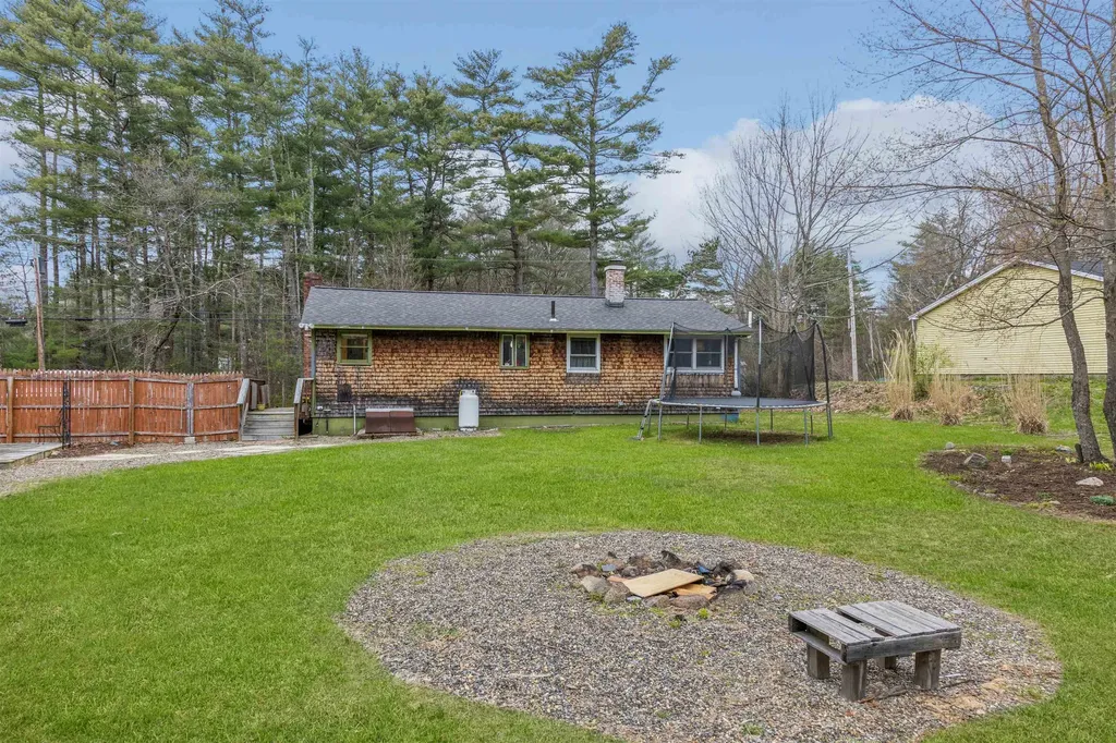 27 Langs Lane Newmarket NH 03857