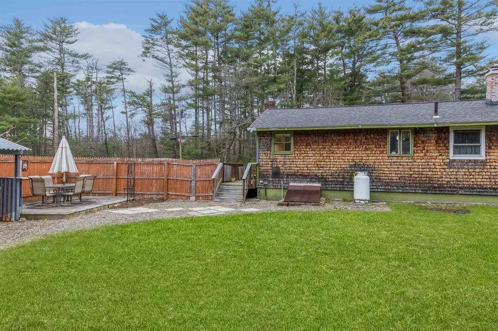 27 Langs Lane Newmarket NH 03857