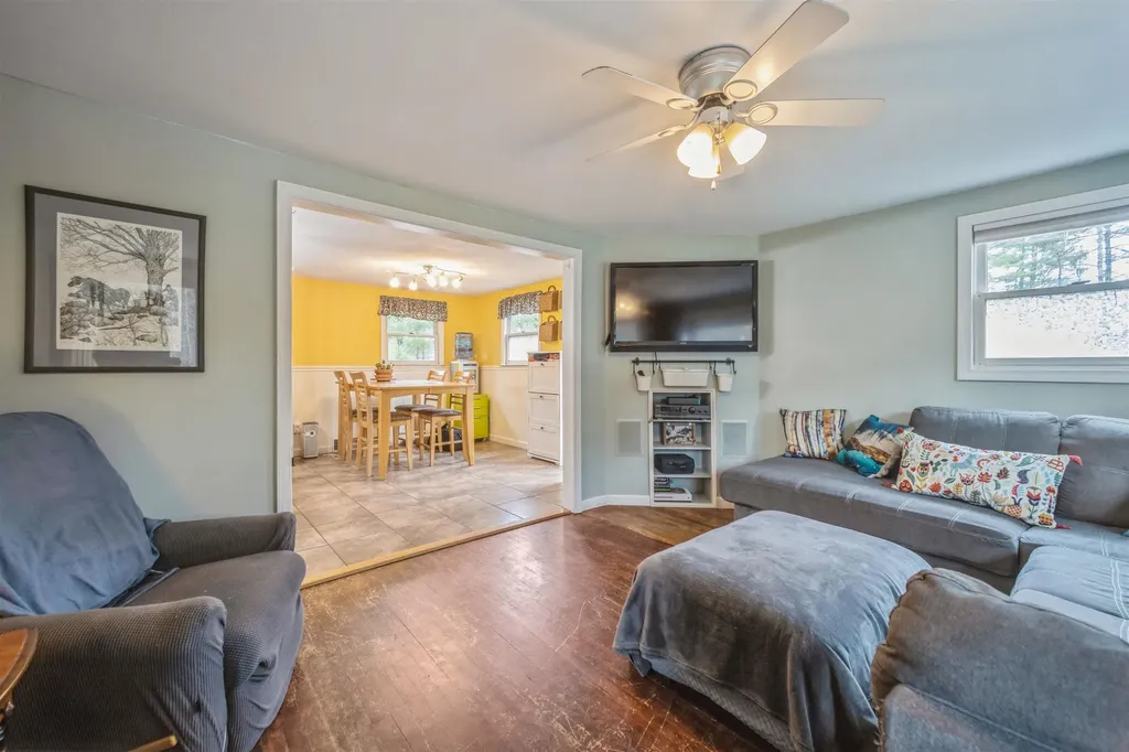 27 Langs Lane Newmarket NH 03857