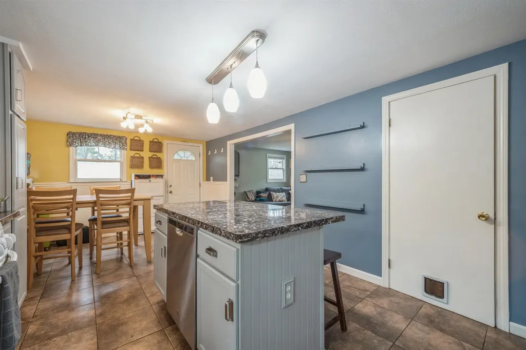 27 Langs Lane Newmarket NH 03857