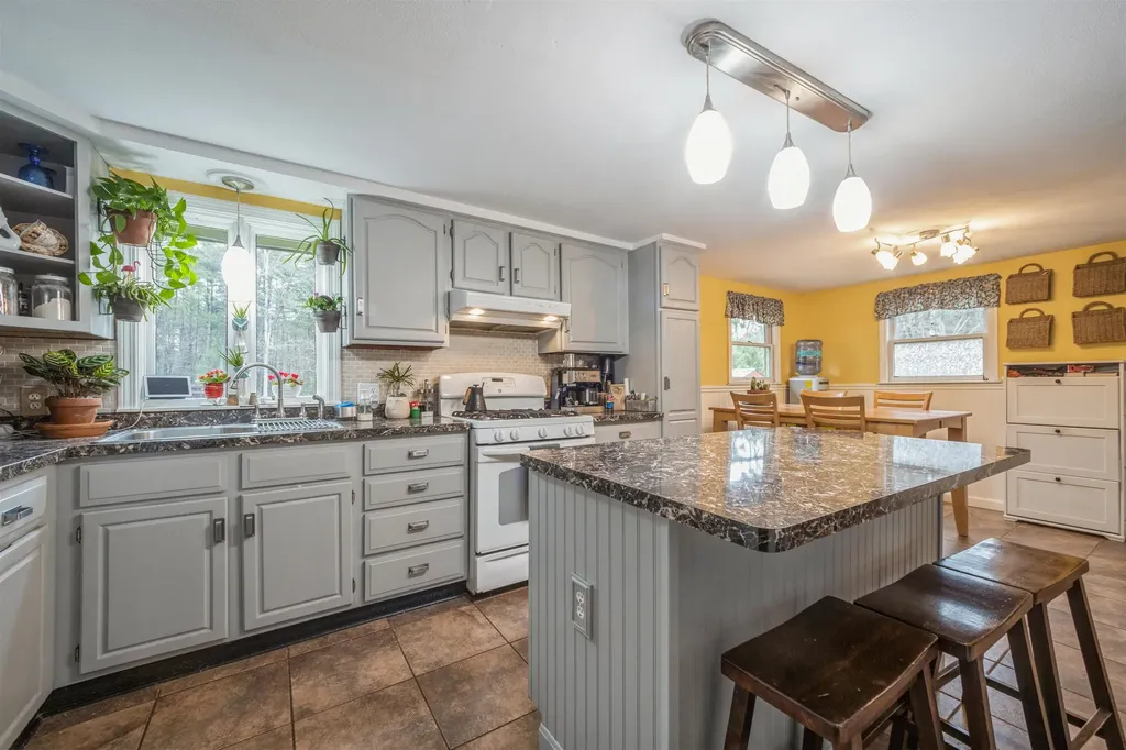 27 Langs Lane Newmarket NH 03857