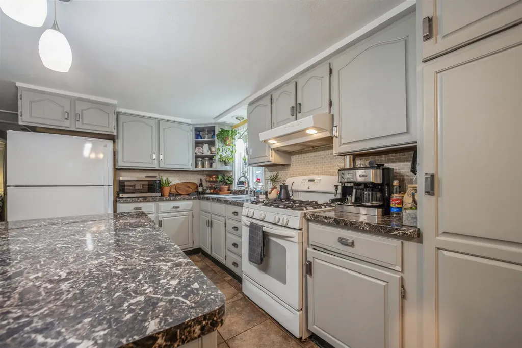 27 Langs Lane Newmarket NH 03857