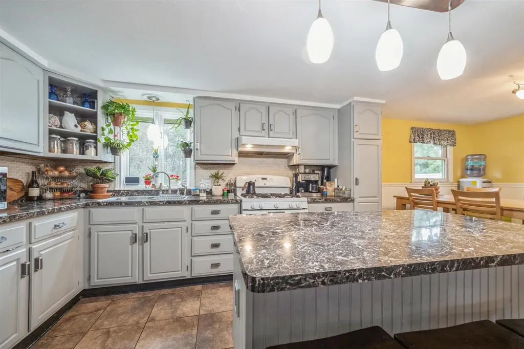 27 Langs Lane Newmarket NH 03857