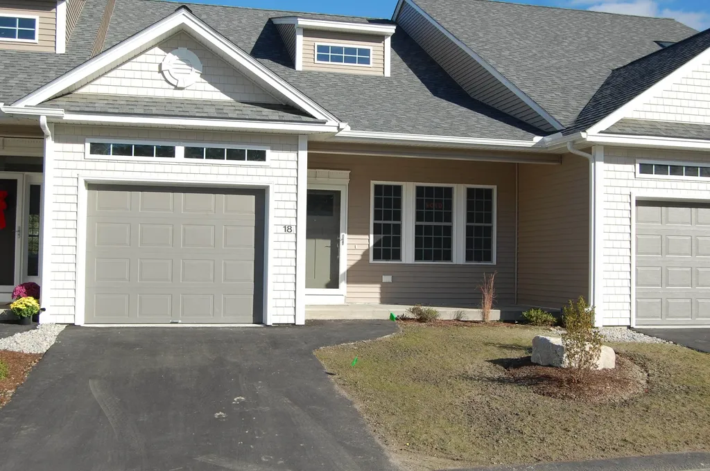 18 Sheffield Way Londonderry NH 03053