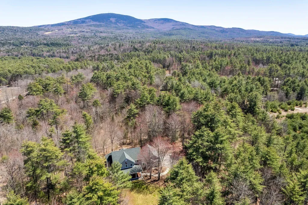 14 Mountain Overlook Wilmot NH 03287