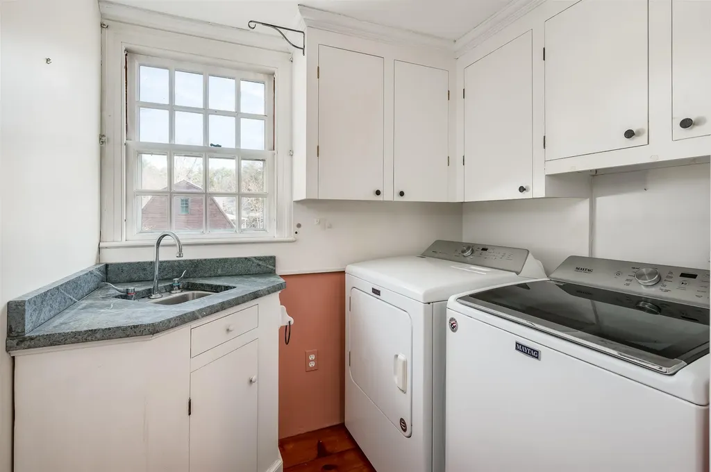 8 Davis Avenue Durham NH 03824