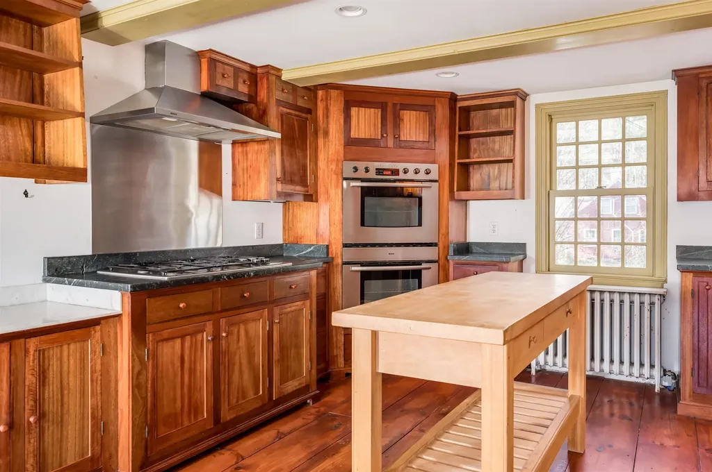 8 Davis Avenue Durham NH 03824