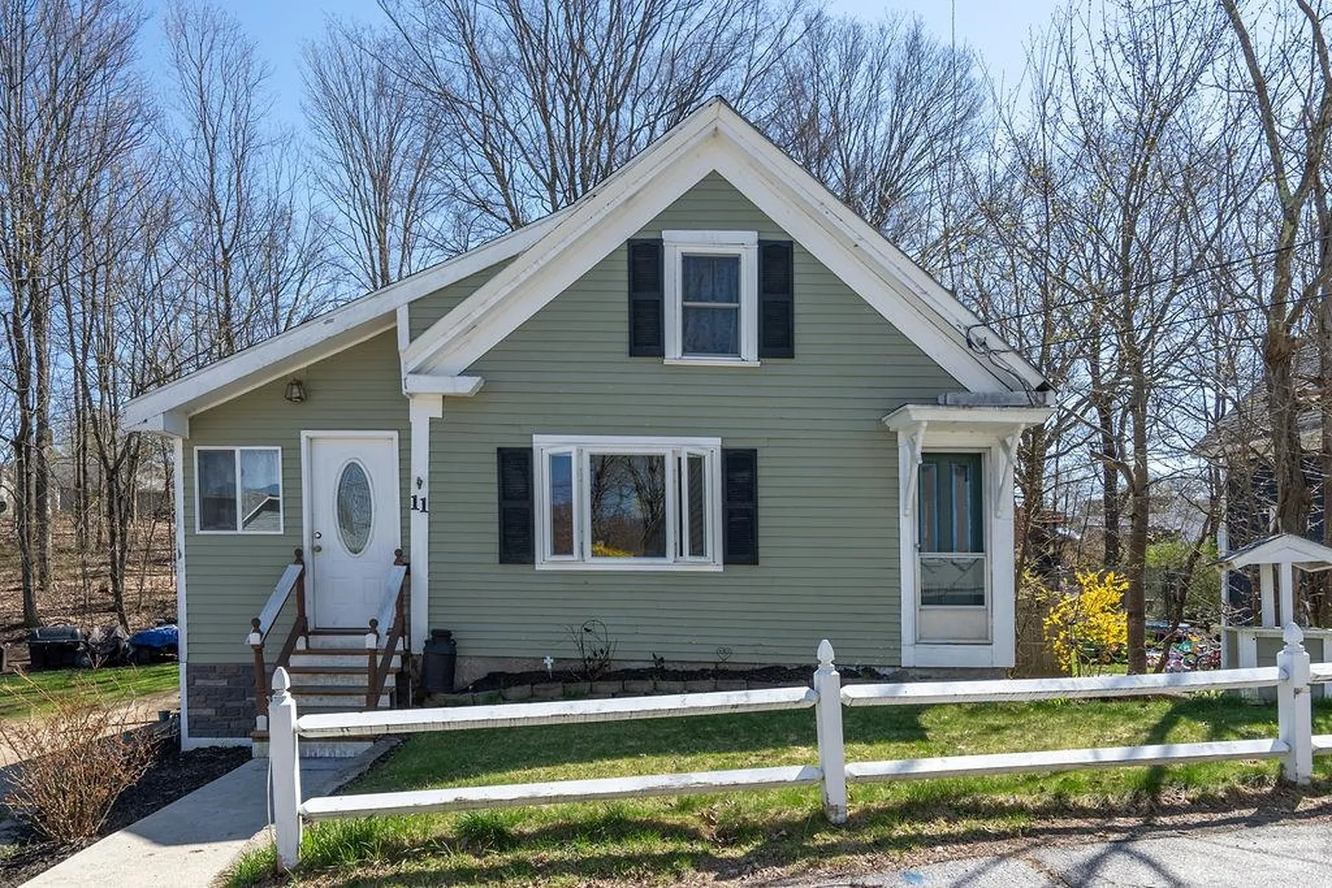 11 Floral Avenue Raymond NH 03077