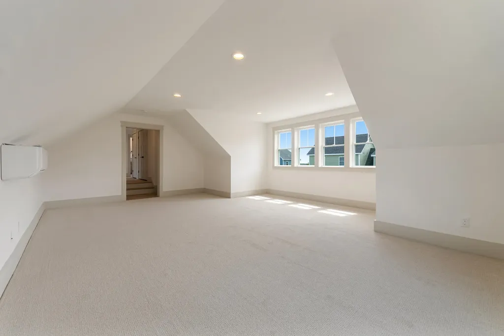 7 Eisenhower Drive Rochester NH 03867
