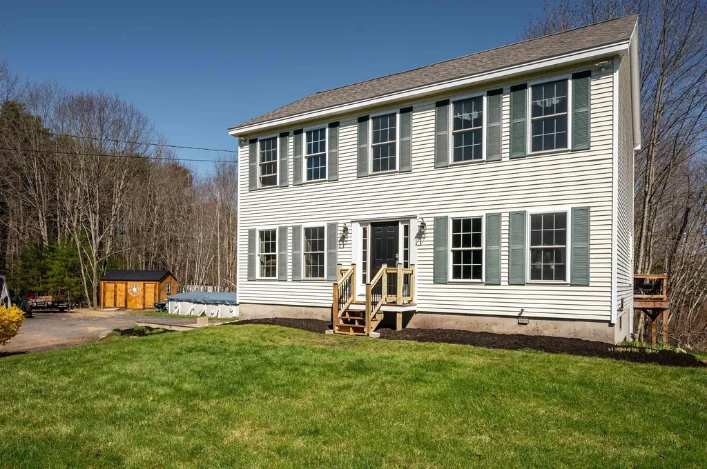 4 Sullivan Drive East Kingston NH 03827