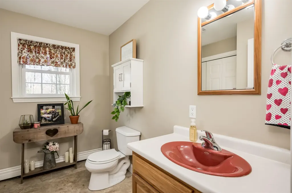 4 Sullivan Drive East Kingston NH 03827