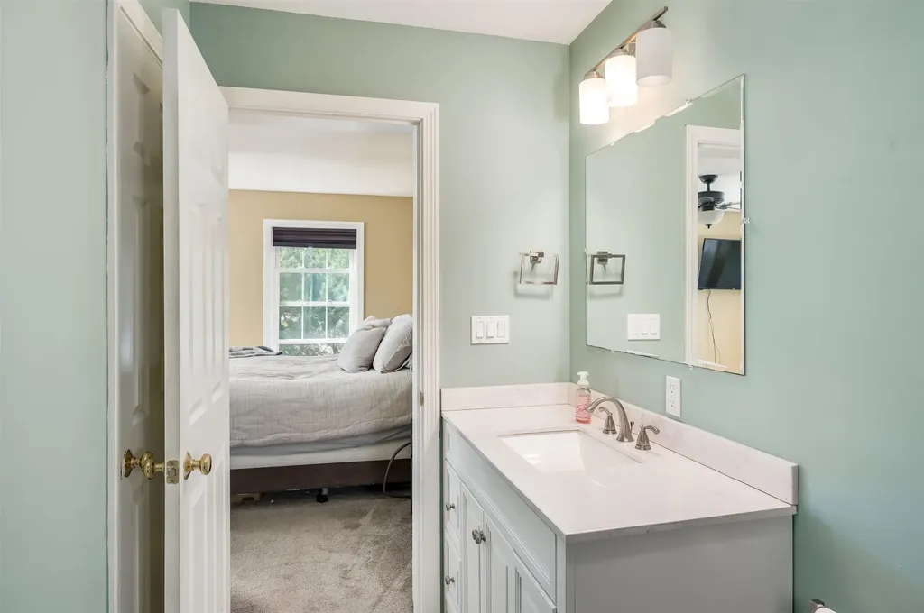 4 Sullivan Drive East Kingston NH 03827