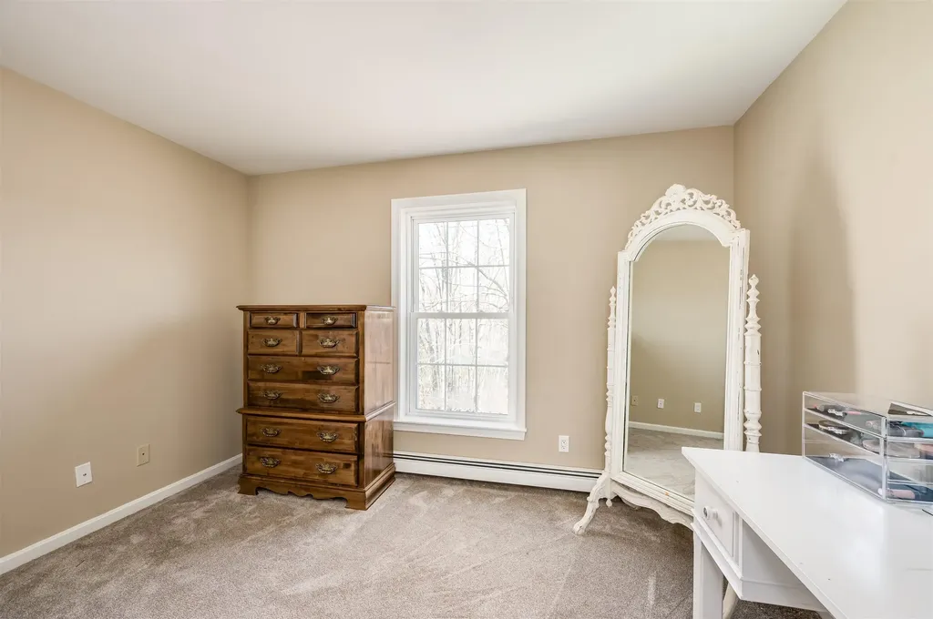 4 Sullivan Drive East Kingston NH 03827