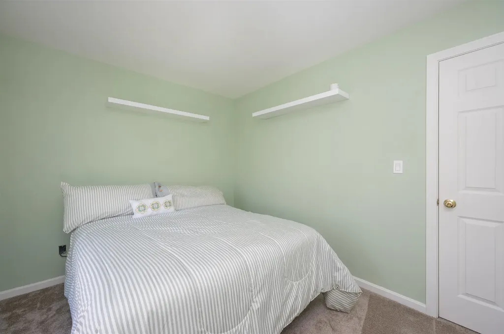 4 Sullivan Drive East Kingston NH 03827