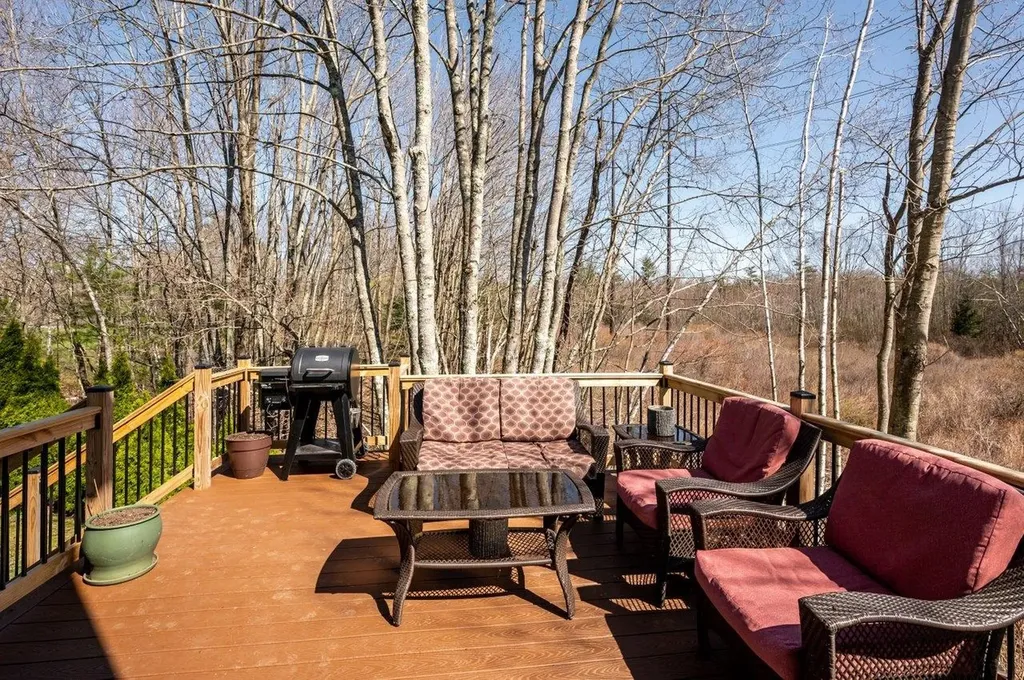 4 Sullivan Drive East Kingston NH 03827