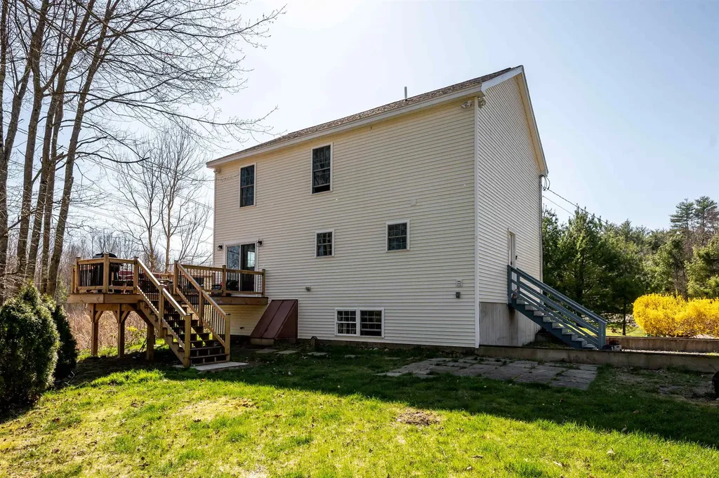 4 Sullivan Drive East Kingston NH 03827