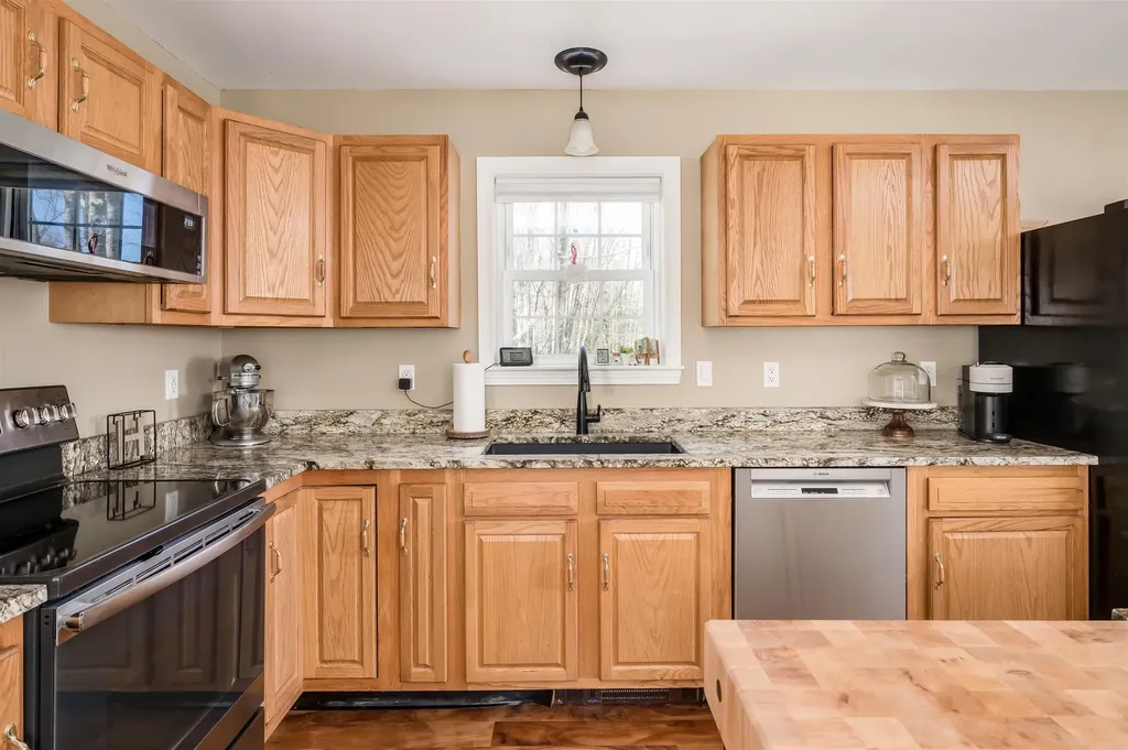 4 Sullivan Drive East Kingston NH 03827