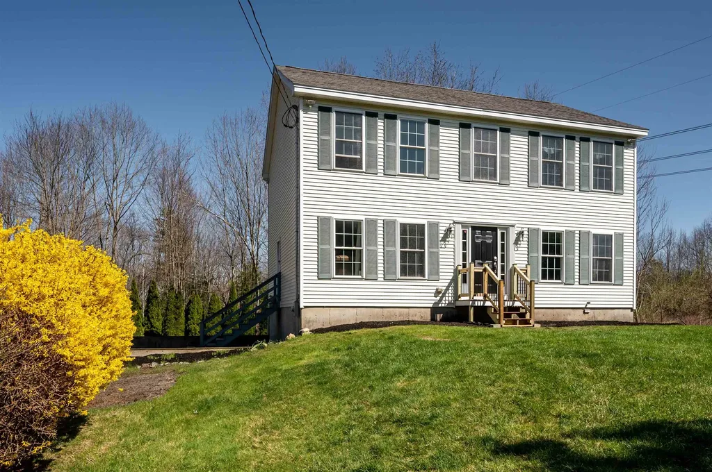4 Sullivan Drive East Kingston NH 03827