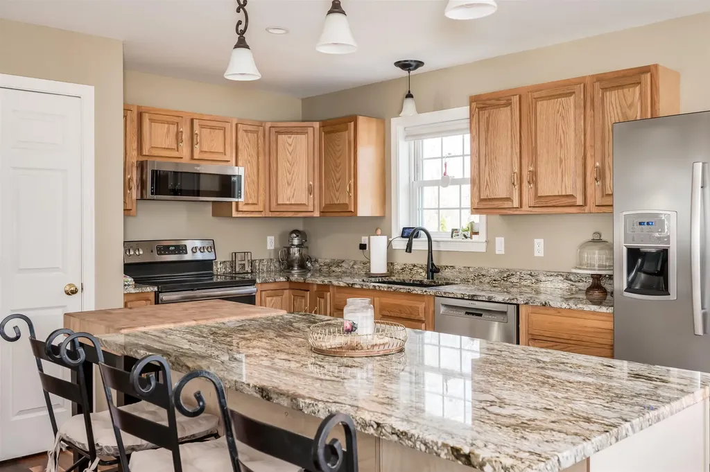 4 Sullivan Drive East Kingston NH 03827