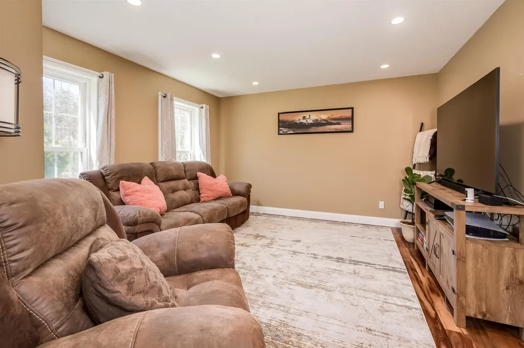 4 Sullivan Drive East Kingston NH 03827