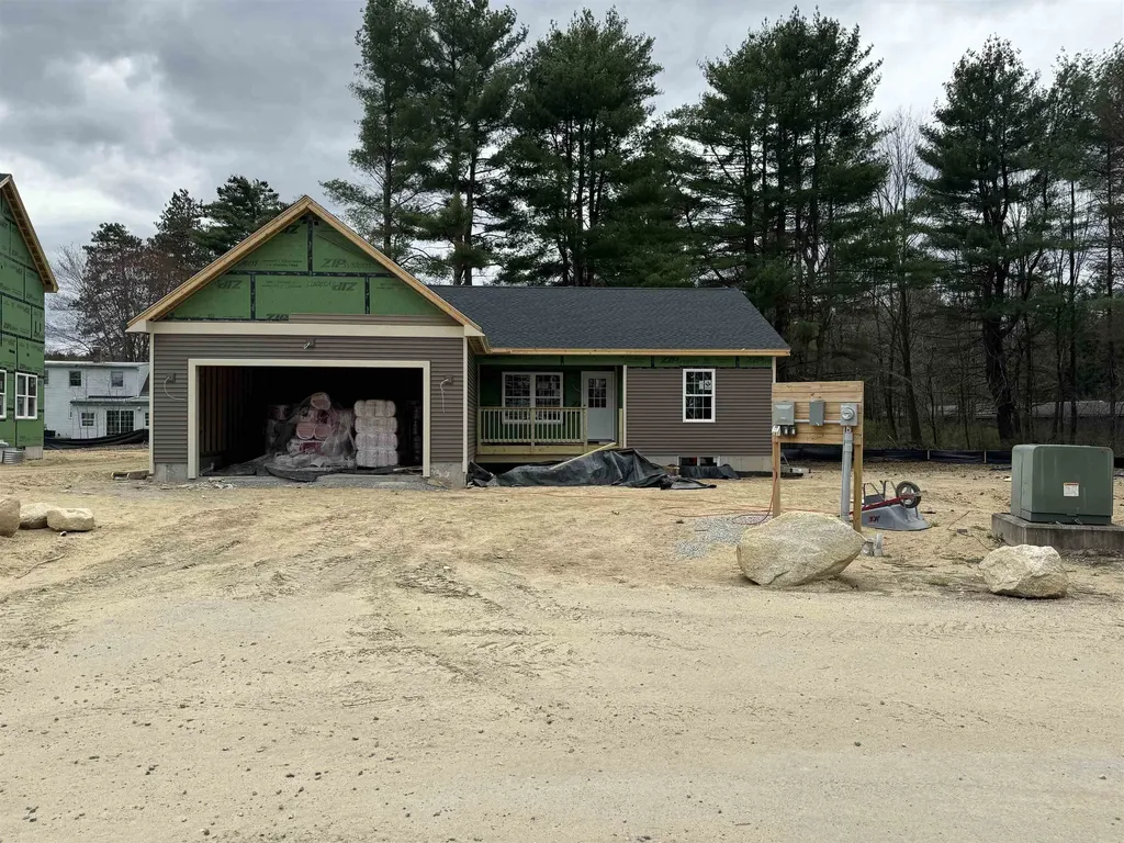 8 Magnolia Way Keene NH 03431