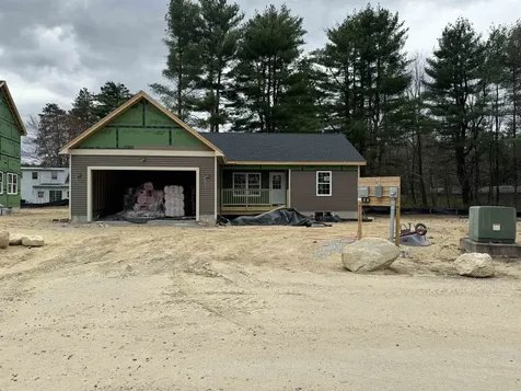 8 Magnolia Way Keene NH 03431
