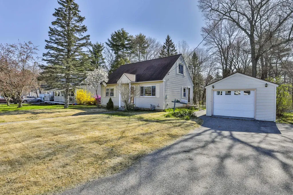 17 Raven Street Nashua NH 03060
