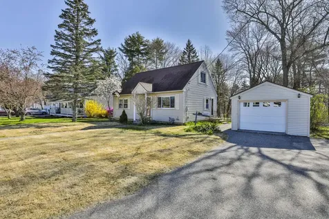 17 Raven Street Nashua NH 03060