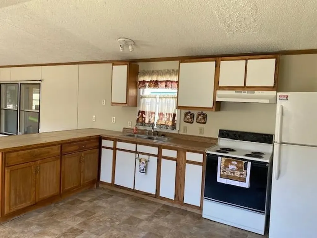 11 Dublin Street Gorham NH 03581