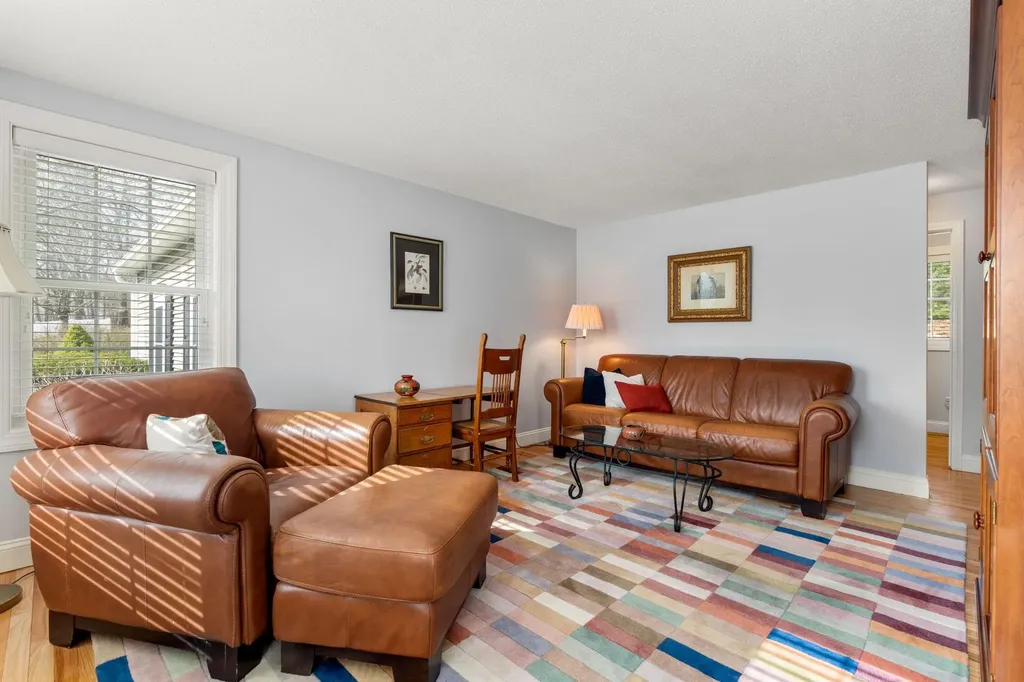 10 Burnsen Avenue Manchester NH 03104