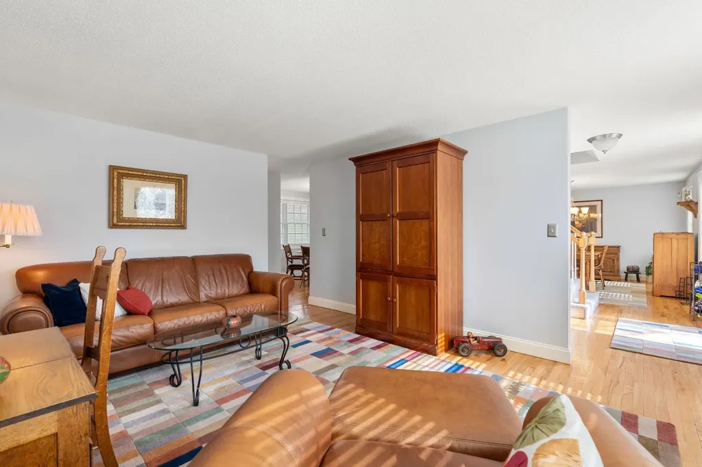 10 Burnsen Avenue Manchester NH 03104