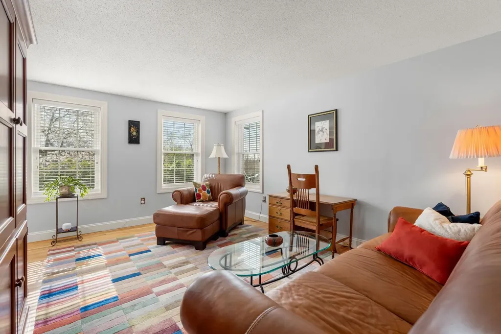 10 Burnsen Avenue Manchester NH 03104