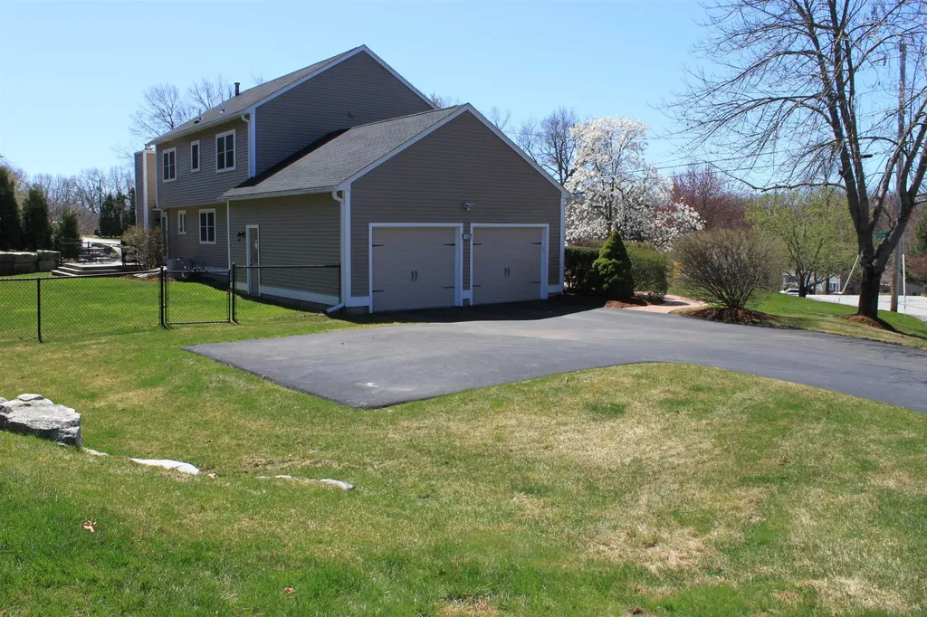 10 Burnsen Avenue Manchester NH 03104