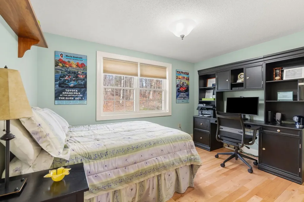 10 Burnsen Avenue Manchester NH 03104