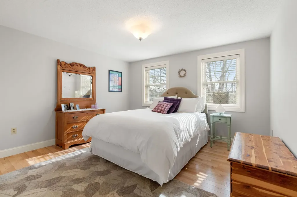 10 Burnsen Avenue Manchester NH 03104