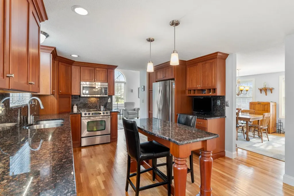 10 Burnsen Avenue Manchester NH 03104
