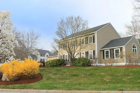 10 Burnsen Avenue Manchester NH 03104