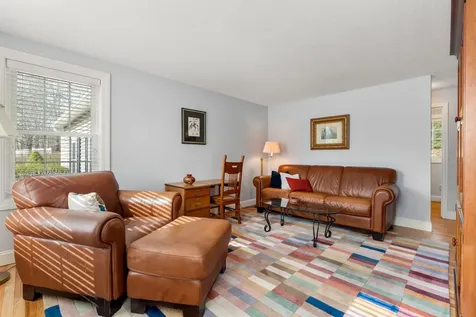 10 Burnsen Avenue Manchester NH 03104