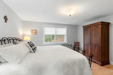 10 Burnsen Avenue Manchester NH 03104