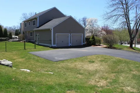 10 Burnsen Avenue Manchester NH 03104