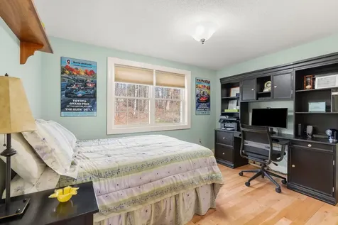 10 Burnsen Avenue Manchester NH 03104
