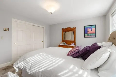 10 Burnsen Avenue Manchester NH 03104