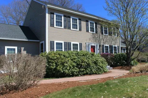 10 Burnsen Avenue Manchester NH 03104