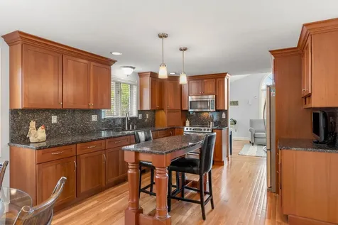 10 Burnsen Avenue Manchester NH 03104