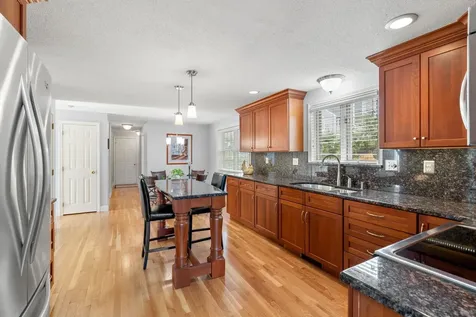 10 Burnsen Avenue Manchester NH 03104
