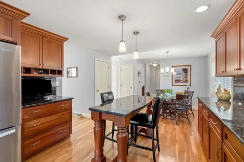 10 Burnsen Avenue Manchester NH 03104
