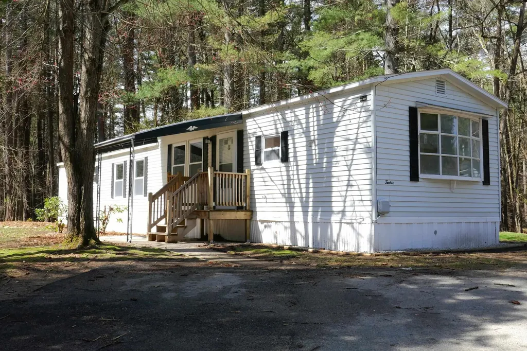 12 Lunar Lane Nashua NH 03062