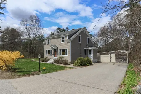 44 Pleasant Street Goffstown NH 03045