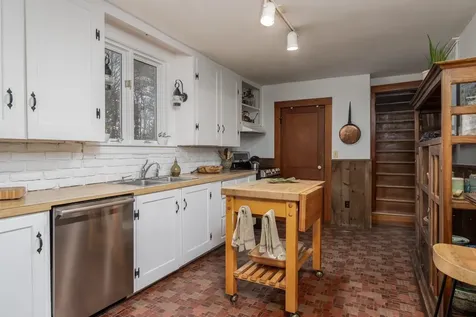 44 Pleasant Street Goffstown NH 03045